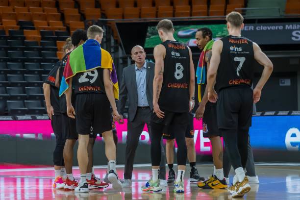 更是一场努 更是一场努